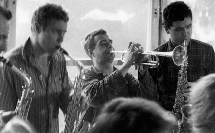Jazz Camping Kalatówki, 1959. Na zdjęciu: Krzysztof Komeda, Andrzej Trzaskowski, Stanisław "Drążek" Kalwiński, foto: Wojciech Plewiński / Forum